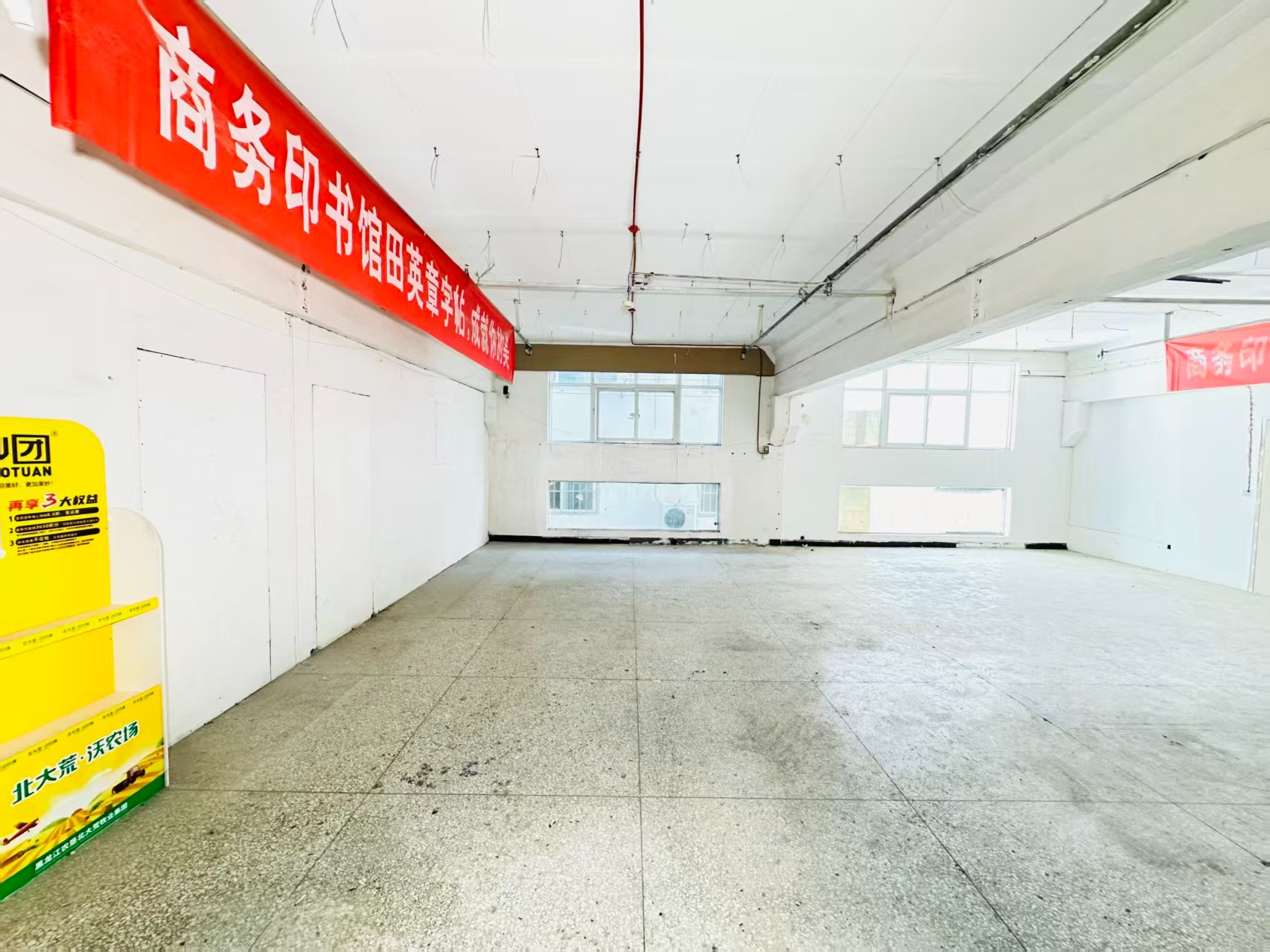 中梁百悦国际广场人工智能（AI）应用企业 ✅ AI大模型应用及智能办公项目 ✅ 软件开发、数字技术企业 ✅ 电商直播、新媒体运营团队 ✅ 智能营销、智慧零售项目